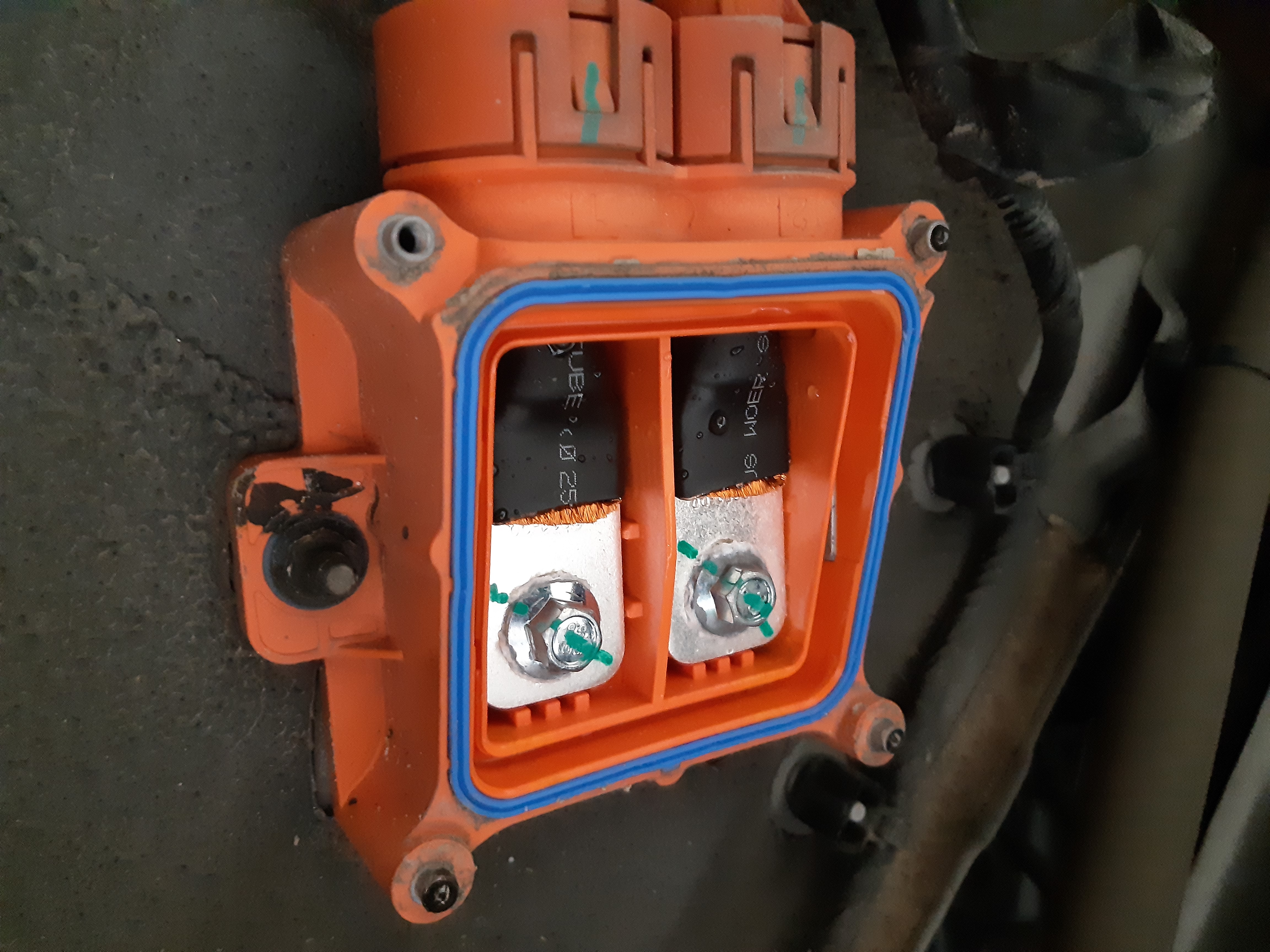 HV junction box connector
